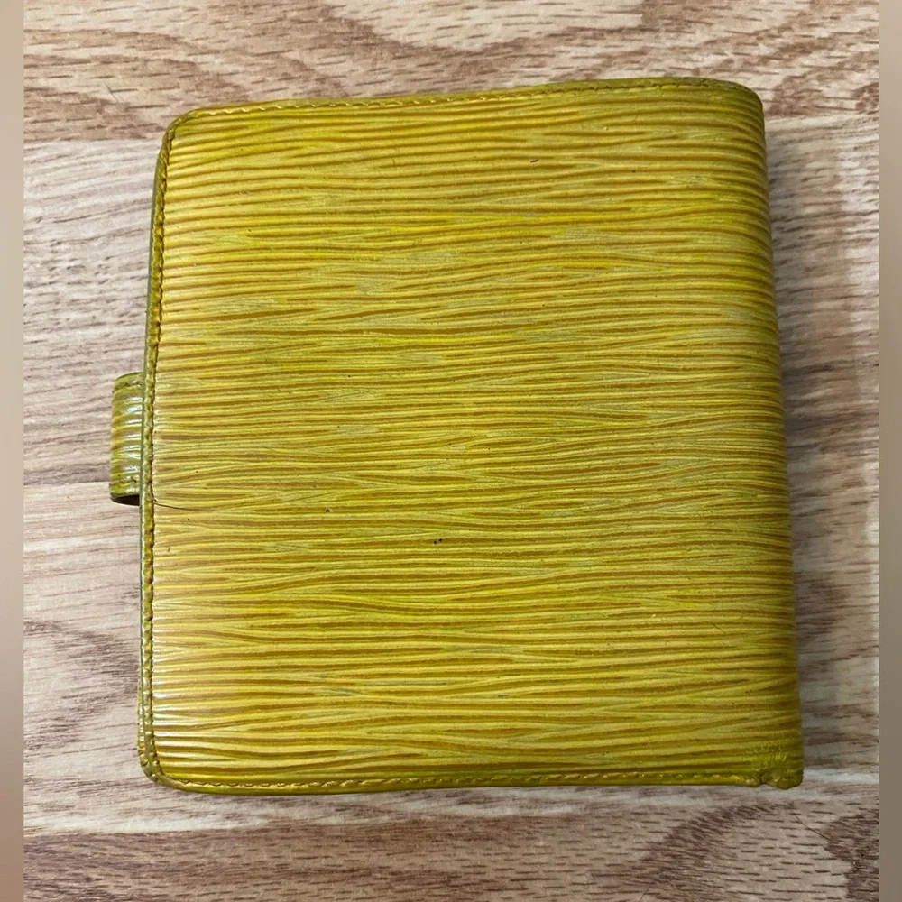 Louis Vuitton Yellow Epi Leather Bifold Wallet -MI0979